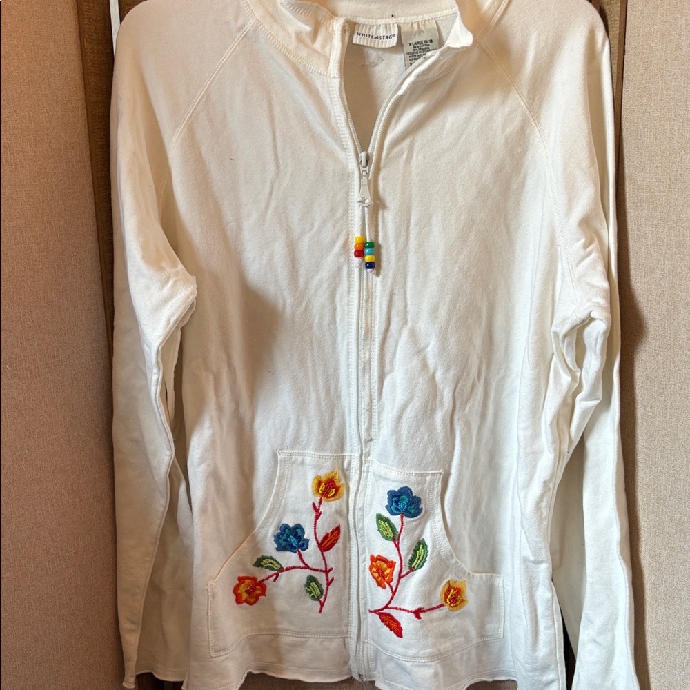 White Stag Zip-Up jacket with Floral Embroidery xl